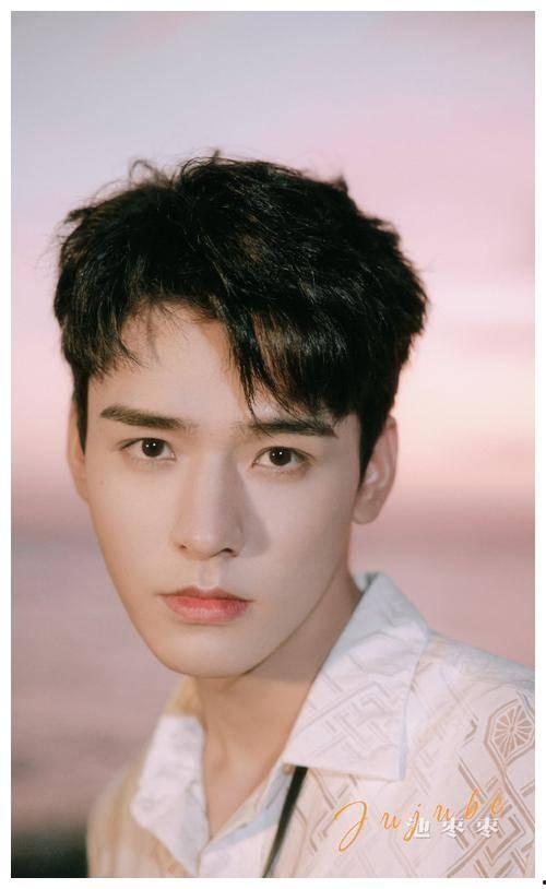 热巴龚俊最新爆料图片,最新爆料图片曝光，浪漫瞬间引网友热议！”  第1张